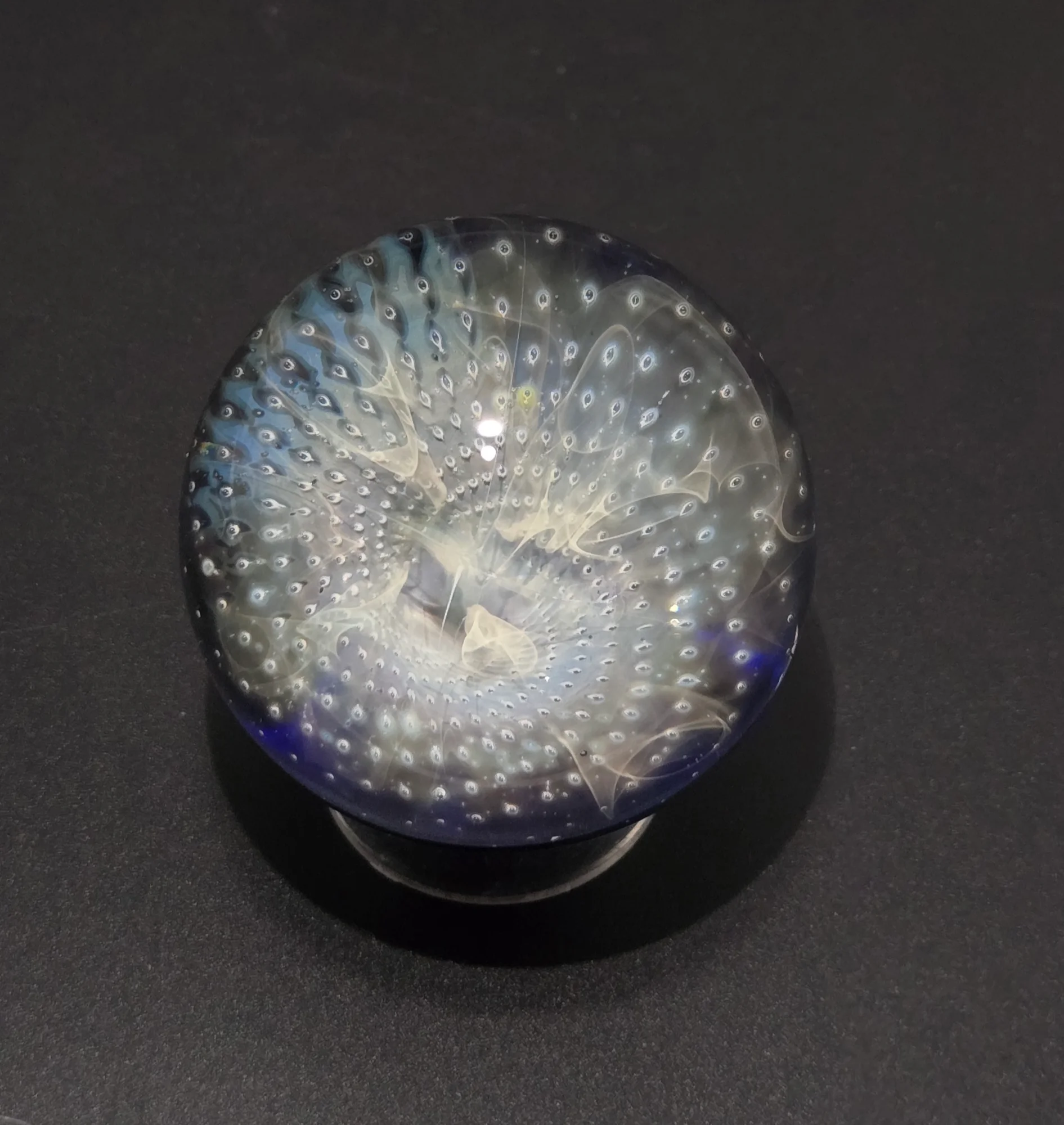 Into The Depths — Borosilicate glass, 99.9% silver by Jared Omas / KRO Glass