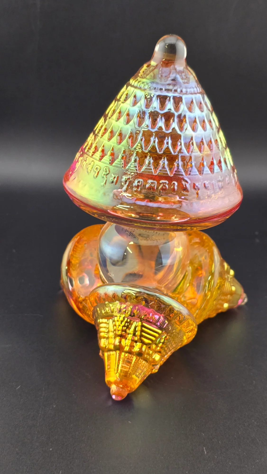 Amber Crown glass mushroom sculpture, side view showing lustre on the caps